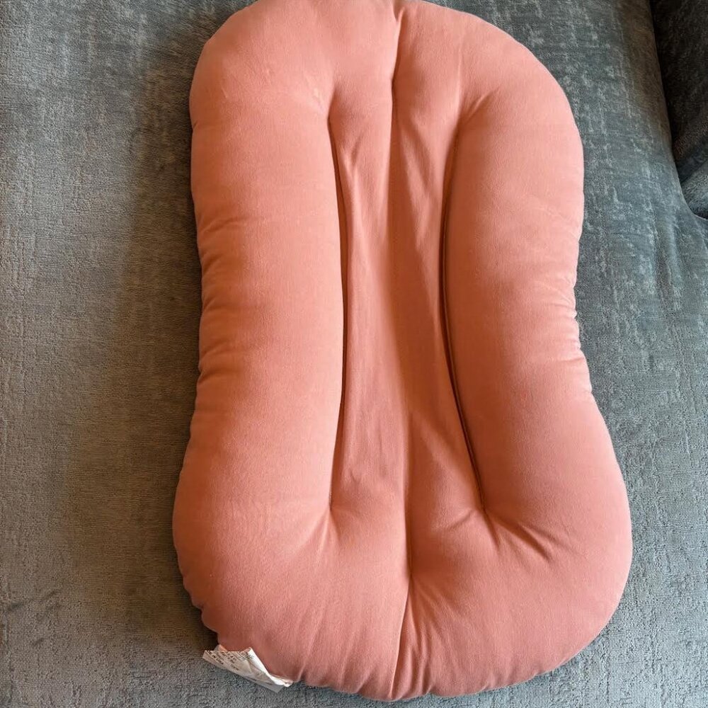 Snuggle Me Infant Lounger in Gumdrop + extra cover